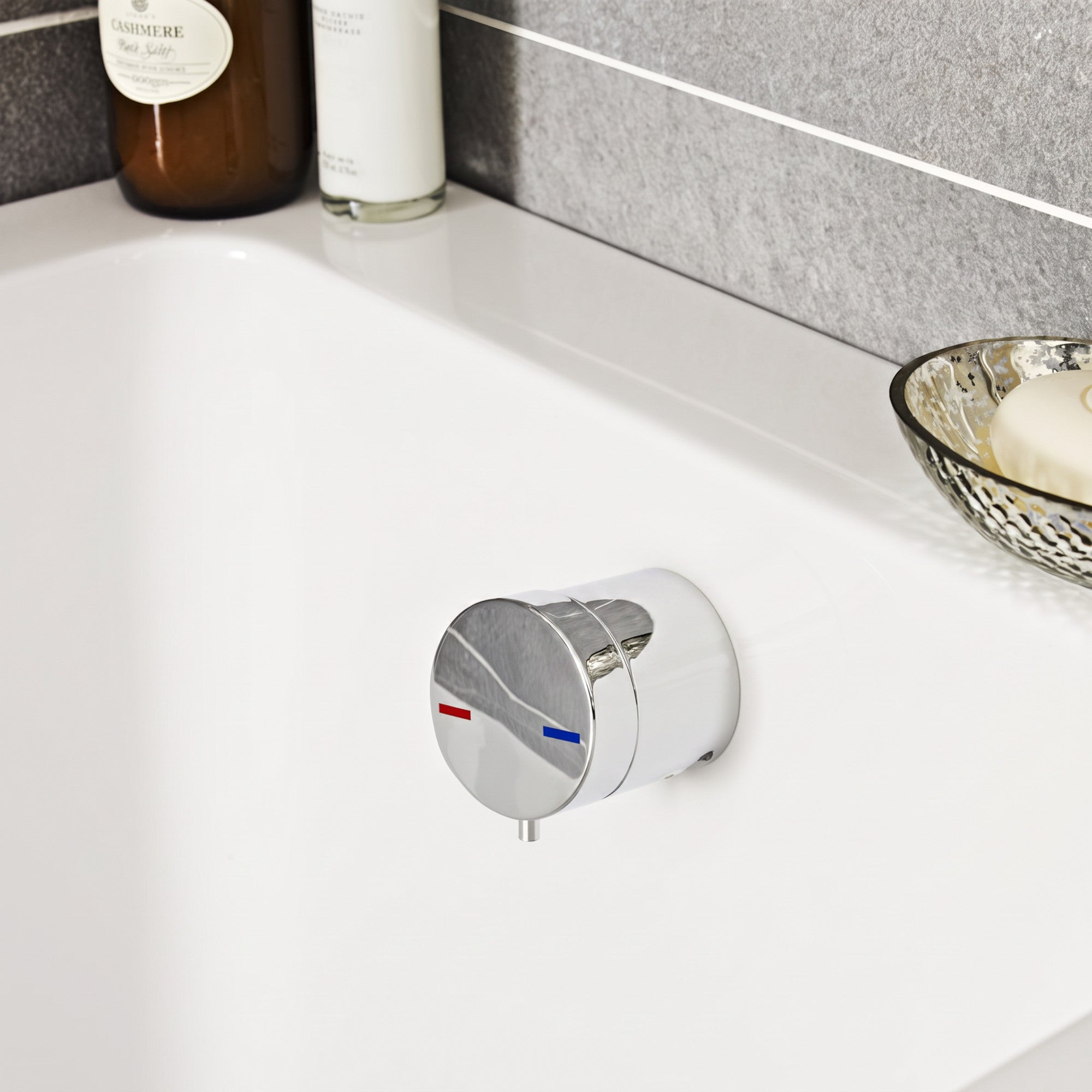 Round temperature control bath mixer filler with overflow and clicker waste - chrome